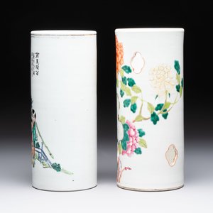 Three Chinese famille rose vases, two hat stands and a jar, 19th C. — photo 9