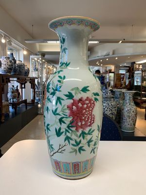 Three Chinese famille rose vases with figural and floral design, Qianlong mark, 19/20th C. — photo 2