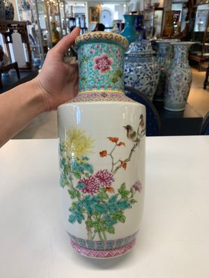Three Chinese famille rose vases with figural and floral design, Qianlong mark, 19/20th C. — photo 8