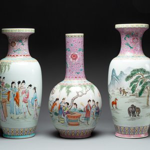 Three Chinese famille rose vases with figural and landscape design, Republic — photo 1