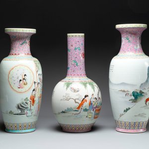 Three Chinese famille rose vases with figural and landscape design, Republic — photo 4