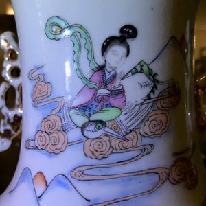 Three Chinese famille rose vases with figural design, 19/20th C. — 照片 10
