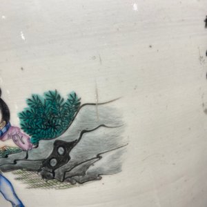Three Chinese famille rose vases with narrative scenes, 19/20th C. — 照片 11