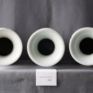 Three Chinese famille rose vases with narrative scenes, 19/20th C. — 照片 8