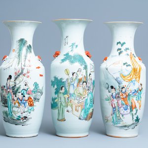 Three Chinese famille rose vases with narrative scenes, 19/20th C. — 照片 1