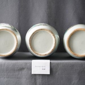 Three Chinese famille rose vases with narrative scenes, 19/20th C. — 照片 10