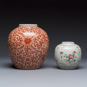 Three Chinese famille rose, verte and iron-red-decorated jars, one mounted as a lamp — 照片 8