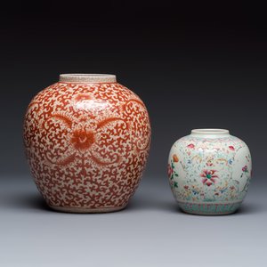 Three Chinese famille rose, verte and iron-red-decorated jars, one mounted as a lamp — 照片 9