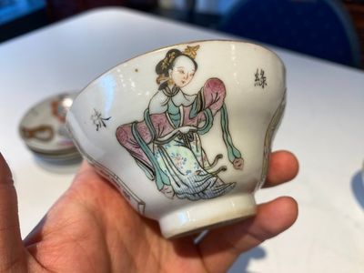 Three Chinese famille rose 'Wu Shuang Pu' covered cups and saucers, Tongzhi mark and of the period — 照片 16