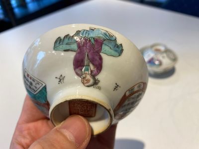 Three Chinese famille rose 'Wu Shuang Pu' covered cups and saucers, Tongzhi mark and of the period — 照片 7