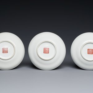 Three Chinese famille rose 'Wu Shuang Pu' covered cups and saucers, Tongzhi mark and of the period — 照片 5