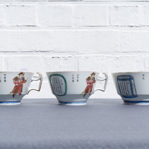 Three Chinese famille rose Wu Shuang Pu cups and saucers, 19th C. — photo 33