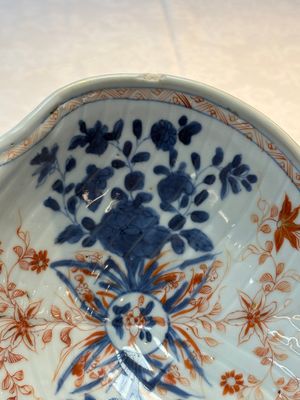 Three Chinese famille verte and Imari-style shell-form dishes — photo 17