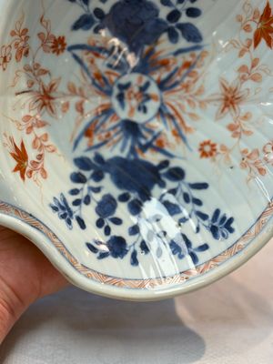 Three Chinese famille verte and Imari-style shell-form dishes — photo 19