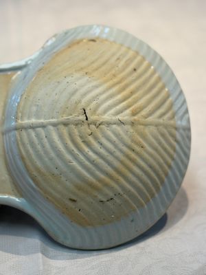 Three Chinese famille verte and Imari-style shell-form dishes — photo 23