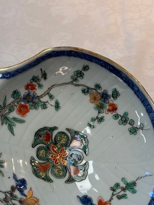 Three Chinese famille verte and Imari-style shell-form dishes — photo 3