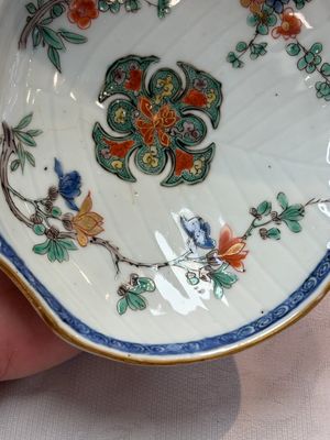Three Chinese famille verte and Imari-style shell-form dishes — photo 4
