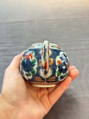 Three Chinese famille verte and Imari-style teapots, Kangxi — 照片 12