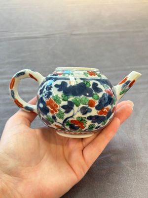 Three Chinese famille verte and Imari-style teapots, Kangxi — 照片 13
