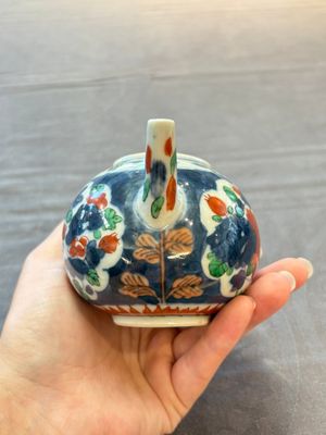 Three Chinese famille verte and Imari-style teapots, Kangxi — 照片 14