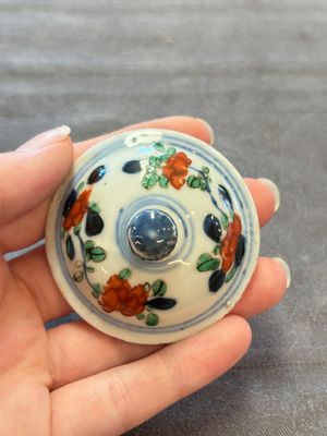 Three Chinese famille verte and Imari-style teapots, Kangxi — 照片 17