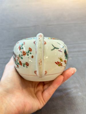 Three Chinese famille verte and Imari-style teapots, Kangxi — 照片 23