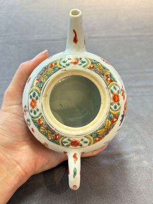 Three Chinese famille verte and Imari-style teapots, Kangxi — 照片 24