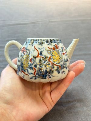 Three Chinese famille verte and Imari-style teapots, Kangxi — 照片 4