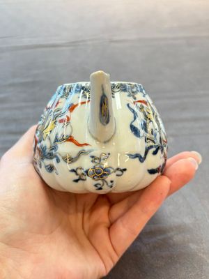 Three Chinese famille verte and Imari-style teapots, Kangxi — 照片 5