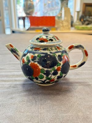 Three Chinese famille verte and Imari-style teapots, Kangxi — 照片 10