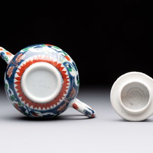 Three Chinese famille verte and Imari-style teapots, Kangxi — 照片 13