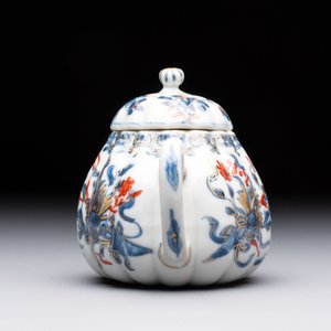 Three Chinese famille verte and Imari-style teapots, Kangxi — 照片 15