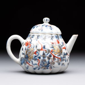 Three Chinese famille verte and Imari-style teapots, Kangxi — 照片 16