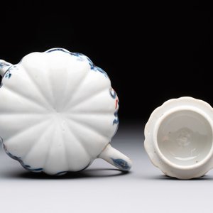 Three Chinese famille verte and Imari-style teapots, Kangxi — 照片 19