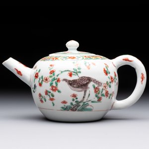 Three Chinese famille verte and Imari-style teapots, Kangxi — 照片 2