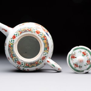 Three Chinese famille verte and Imari-style teapots, Kangxi — 照片 6