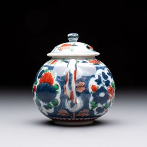 Three Chinese famille verte and Imari-style teapots, Kangxi — 照片 9