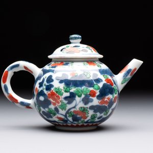 Three Chinese famille verte and Imari-style teapots, Kangxi — 照片 10