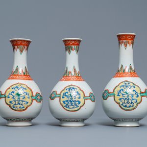 Three Chinese famille verte bottle vases, Kangxi — photo 1