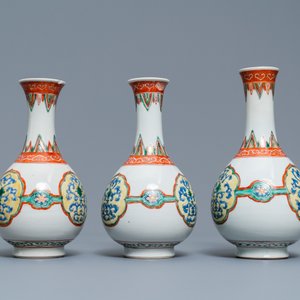 Three Chinese famille verte bottle vases, Kangxi — photo 4