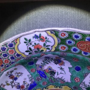 Three Chinese famille verte dishes with floral designs, Kangxi — 照片 13