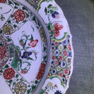 Three Chinese famille verte dishes with floral designs, Kangxi — 照片 22