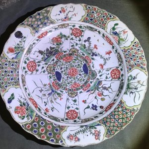 Three Chinese famille verte dishes with floral designs, Kangxi — 照片 30