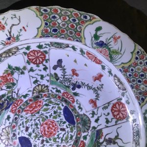 Three Chinese famille verte dishes with floral designs, Kangxi — 照片 32