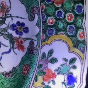 Three Chinese famille verte dishes with floral designs, Kangxi — 照片 7