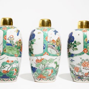 Three Chinese famille verte jars with floral design and gilt metal covers, Kangxi — photo 4