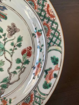 Three Chinese famille verte 'phoenix and peony' plates, Kangxi — photo 29