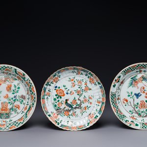 Three Chinese famille verte 'phoenix and peony' plates, Kangxi — photo 1