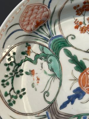 Three Chinese famille verte plates and a teapot, Kangxi — photo 11