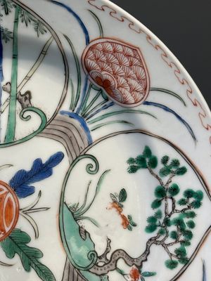 Three Chinese famille verte plates and a teapot, Kangxi — photo 12